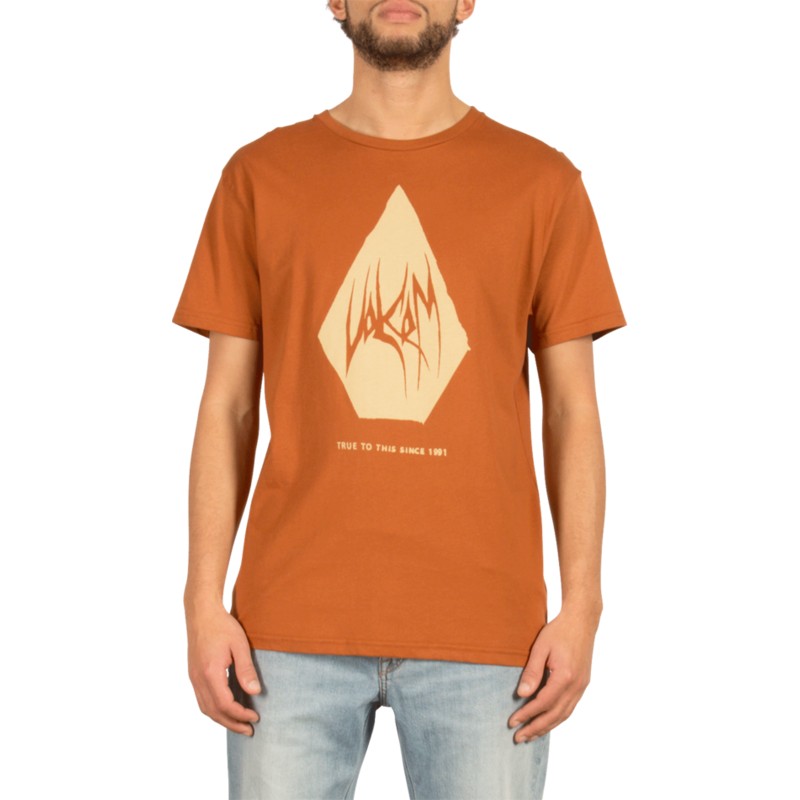 camiseta-manga-curta-castanho-carving-block-copper-da-volcom