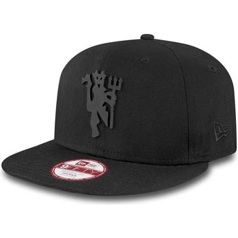 Boné plano preto snapback 9FIFTY Black on Black do Manchester United Football Club da New Era